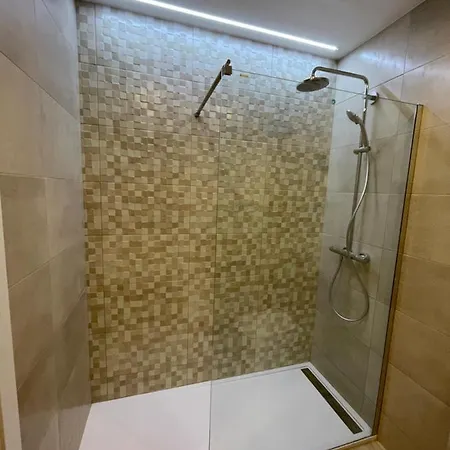 巴塞罗那公寓 - 伊比利亚 *